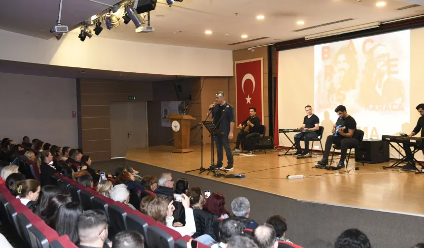 İzmir Çiğli'de Barış Manço ve Cem Karaca şarkılarıyla anıldı