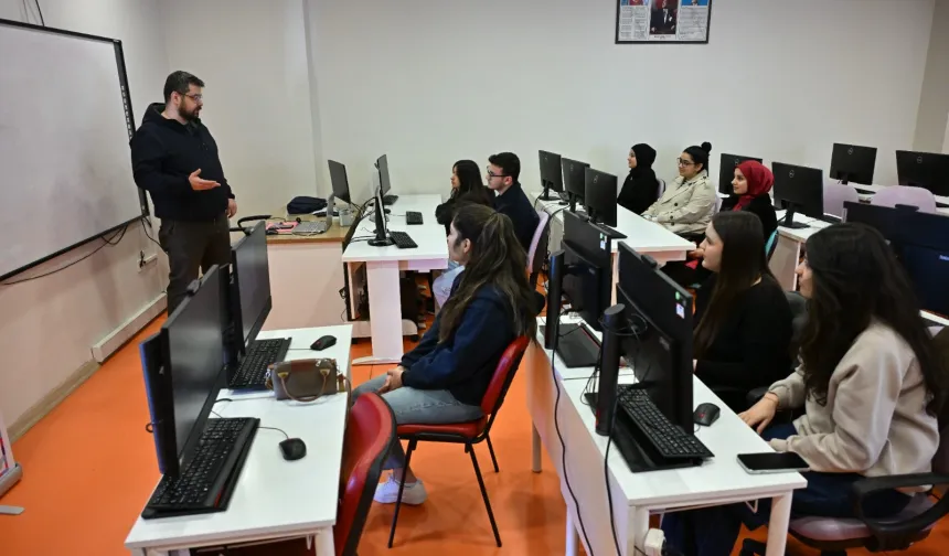 Manisa Büyükşehir'den gençlere dijital vizyon