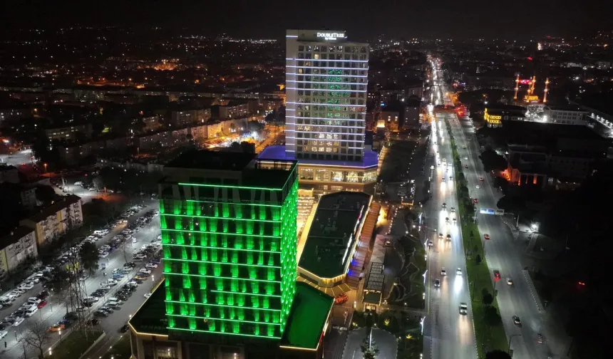 Manisa Büyükşehir'den Tıp Bayramı'na özel ışıklandırma