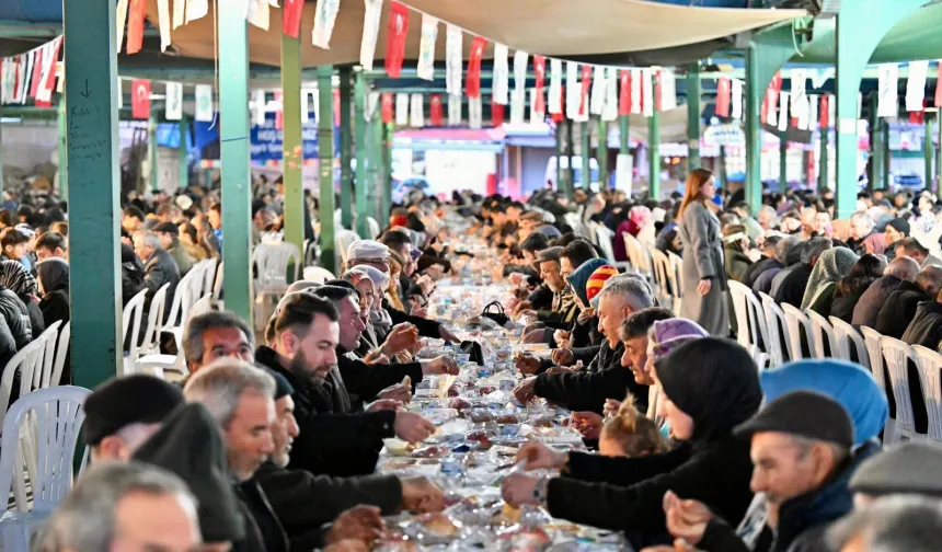 Manisa Demirci'de iftar sofrası birlik ve bereketi buluşturdu