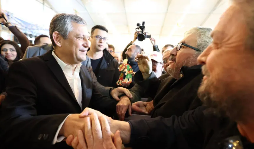 Özgür Özel orucunu Manisalılarla açtı... Bayramda da Manisa'da olacak