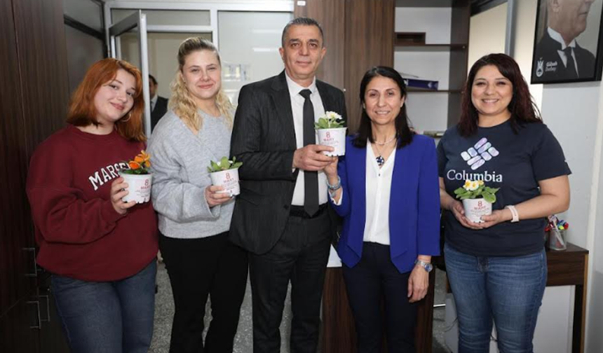 BAŞKAN ŞİMŞEK’TEN KADIN PERSONELE 8 MART ÇİÇEĞİ
