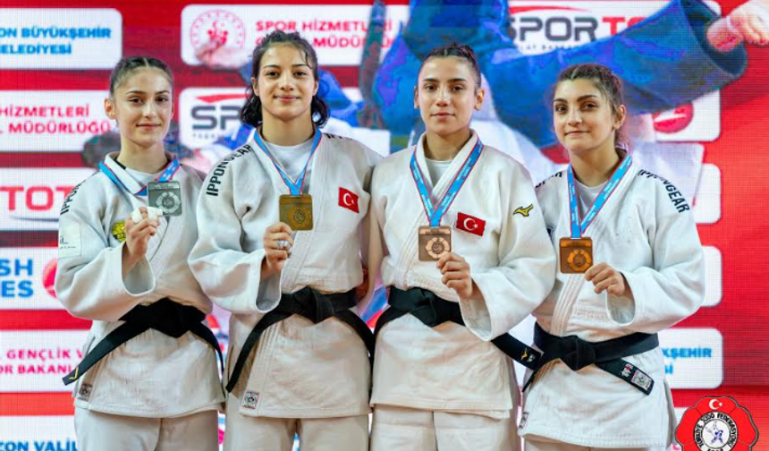 Yunusemreli Judocular Trabzon'dan Çifte Madalya ile Döndü