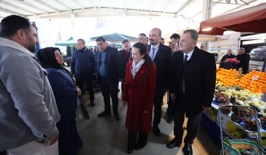 BAŞKAN BALABAN İLE CHP’Lİ ÖZALPER MURADİYE PAZAR YERİ’Nİ ZİYARET ETTİ