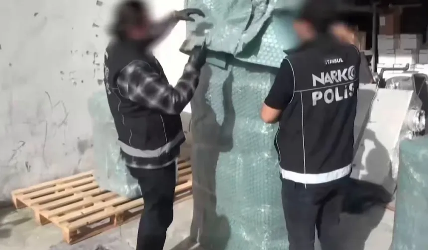 Esenyurt'ta kargoya gizlenmiş 28 kiloluk uyuşturucu ele geçirildi