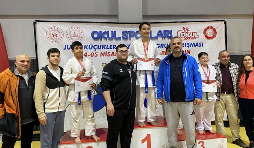 YUNUSEMRE'NİN KÜÇÜK JUDOCULARI AYDIN'DA 6 MADALYA KAZANDI