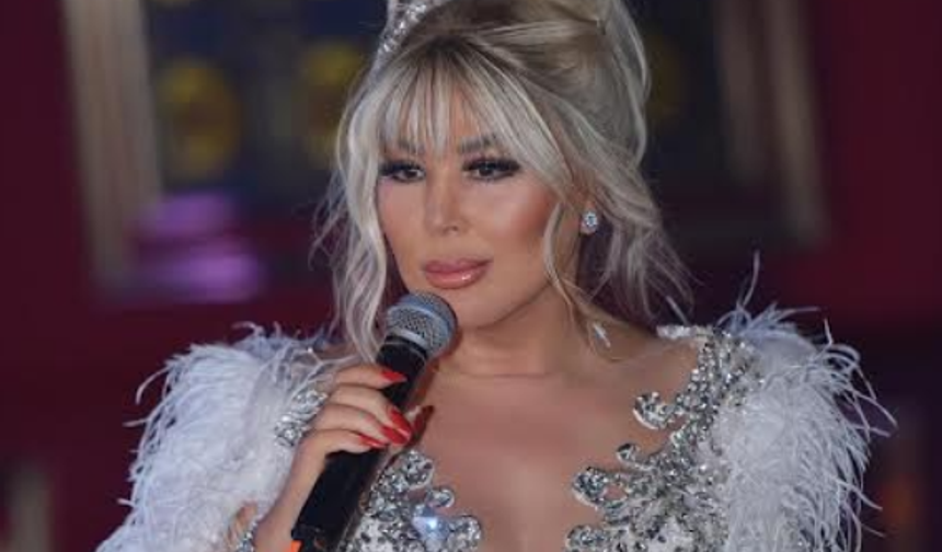 Safiye Soyman’dan Masal Gibi Sahne! Kostümüyle Büyüledi