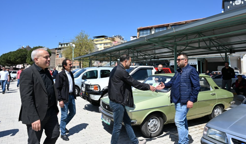 Demirci’de 2. El Oto Pazarı Coşkusu: Bölgenin Yeni Ticaret Üssü