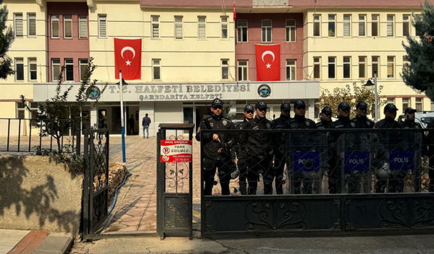 Halfeti Belediyesi’ne operasyon: Eski başkanın da aralarında olduğu 46 şüpheli adliyeye sevk edildi
