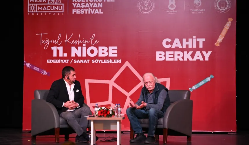 Usta sanatçı Cahit Berkay Manisalılarla buluştu