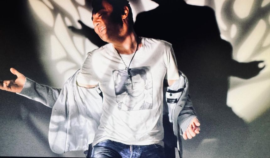 Serdar Ortaç’tan Duygusal Dönüş: “Farkında Değil” Geliyor
