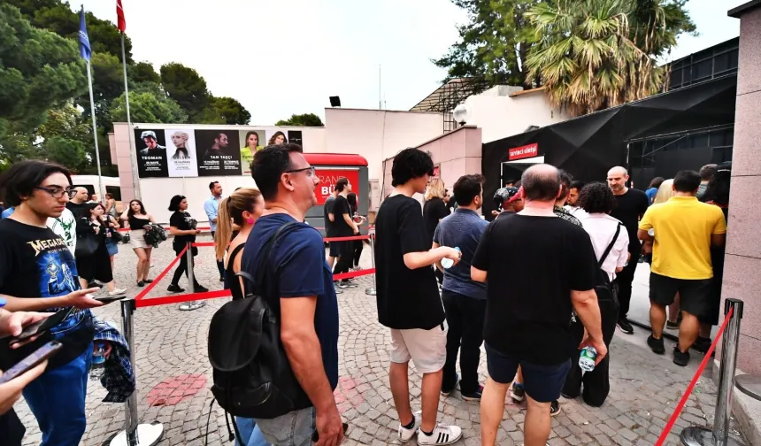 İzmir'de gençliğe üç bilet jesti
