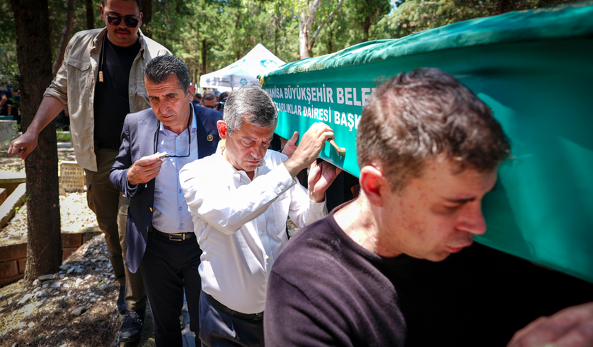 Özgür Özel, Amcası Necati Özel’i Son Yolculuğuna Uğurladı