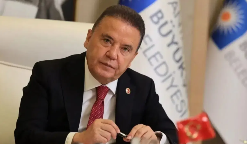 Muhittin Böcek Hastaneye Kaldırıldı