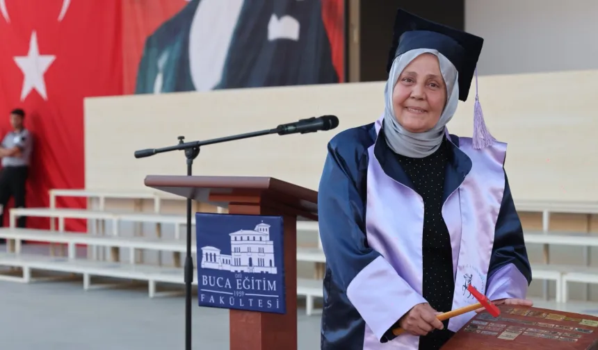 Dokuz Eylül'de mezuniyet coşkusu... 38 yıllık hayal birincilikle taçlandı