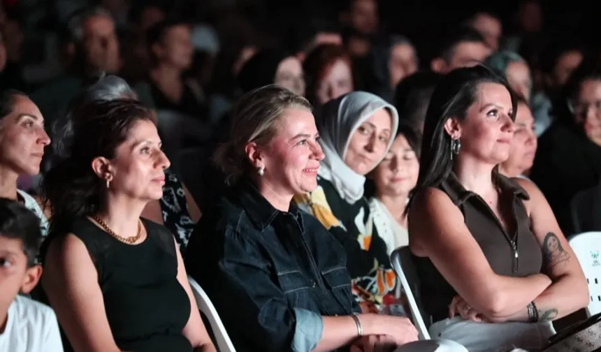 İzmir Çiğli'de açık havada sinema keyfi
