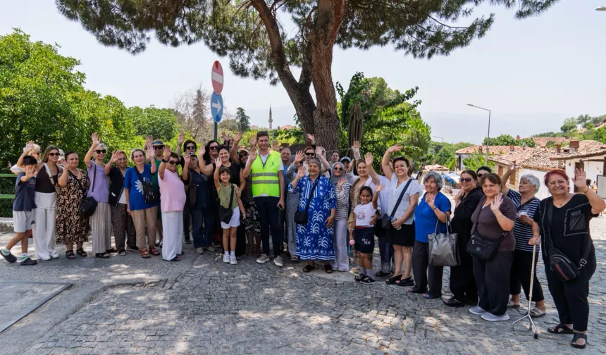 Kültür gezileriyle İzmir'i keşfettiler