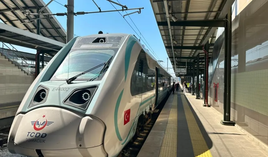 Millî elektrikli tren seti Trakya'da ilk seferine çıktı