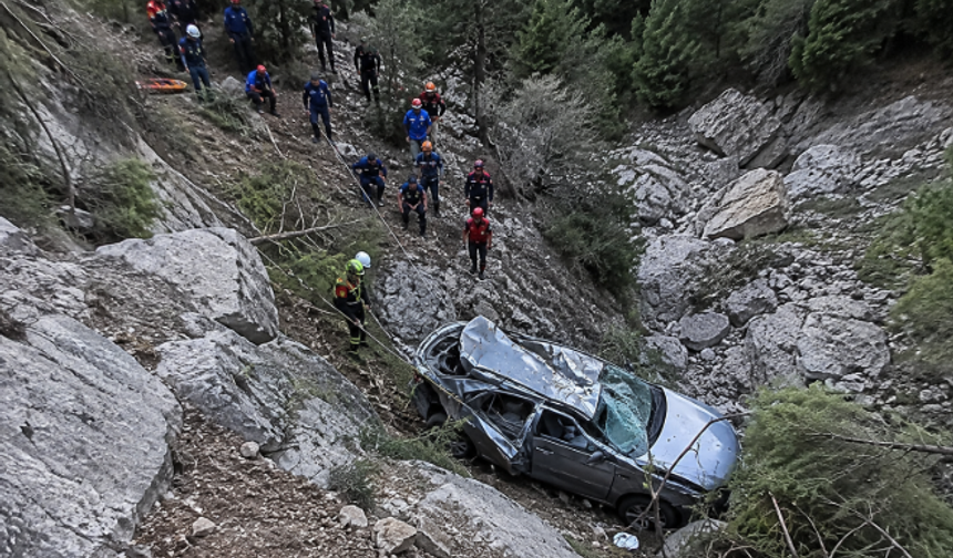 Manavgat'ta Uçuruma Yuvarlanan Otomobilde Can Pazarı: 5 Kişi Hayatını Kaybetti