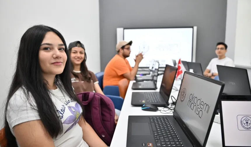 Akademi Manisa'da eğitimler başladı