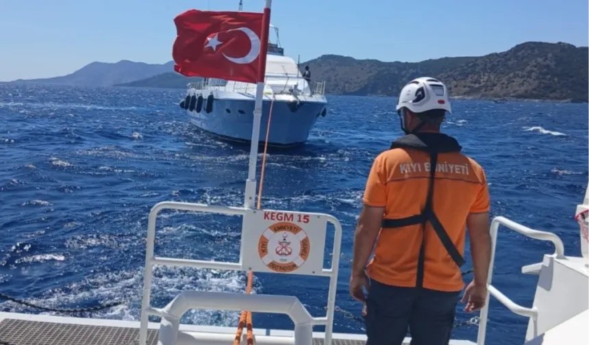 Fethiye açıklarında arızalanan tekne kurtarıldı
