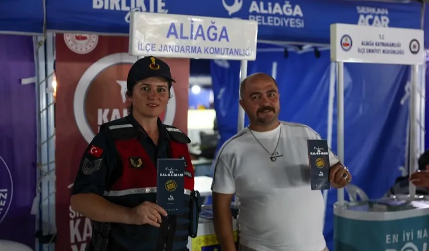 İzmir Aliağa'da bağımlılık ve aile farkındalığı için bilgilendirme standı