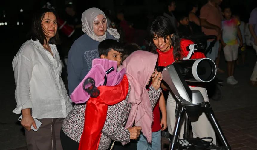 İzmir Bornova'da yıldızlar geçidi
