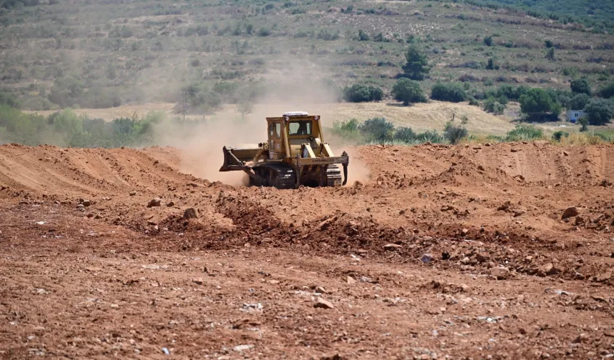 Manisa Salihli'ye hayvancılık, sulama ve yangınlar için gölet hazırlığı