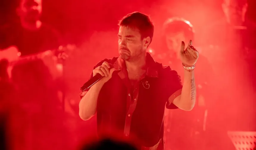 Murat Dalkılıç, hem sahnede hem formda