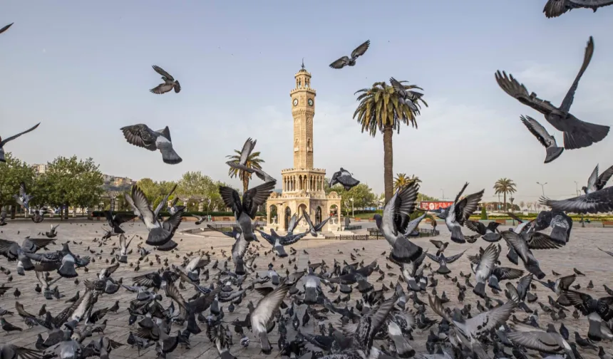 İzmir Saat Kulesi 125 yıldır zamana tanıklık ediyor