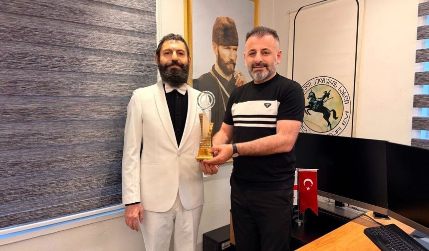 Akif Manaf “Sanat ve Barış Ödülü” ile Onurlandırıldı