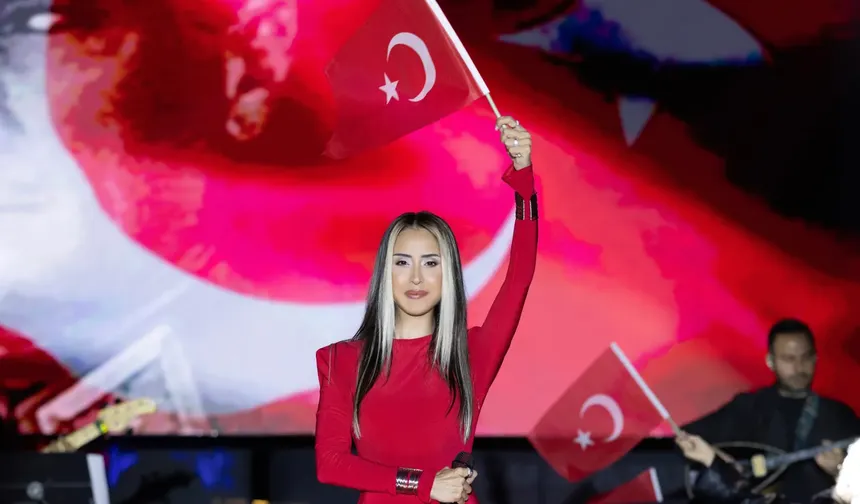 Hande Ünsal'dan Cumhuriyet'e kırmızı imza