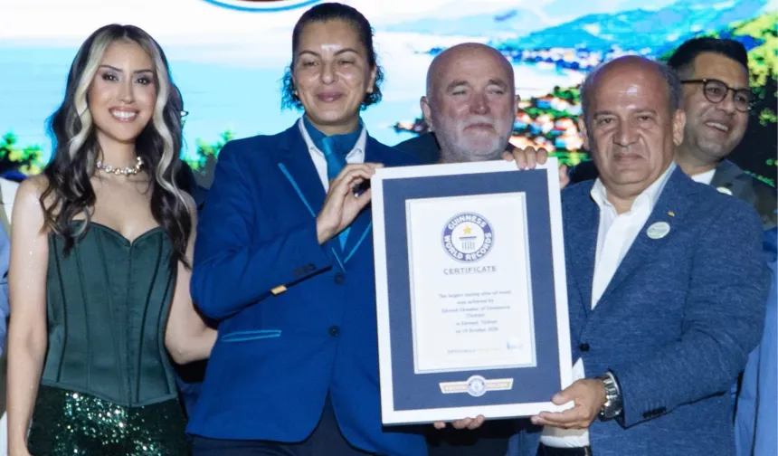 Hande Ünsal'ın sahnesinde Guinness Dünya Rekoru coşkusu