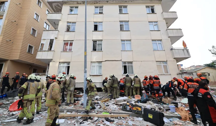 Maltepe'de 280 personel ve 107 araçla arama kurtarma sürüyor... Acı haberler geldi