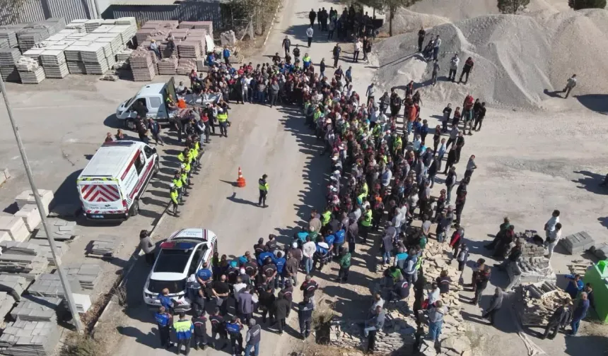 Manisa Büyükşehir personeline yol ve cadde çalışmalarında güvenlik eğitimi